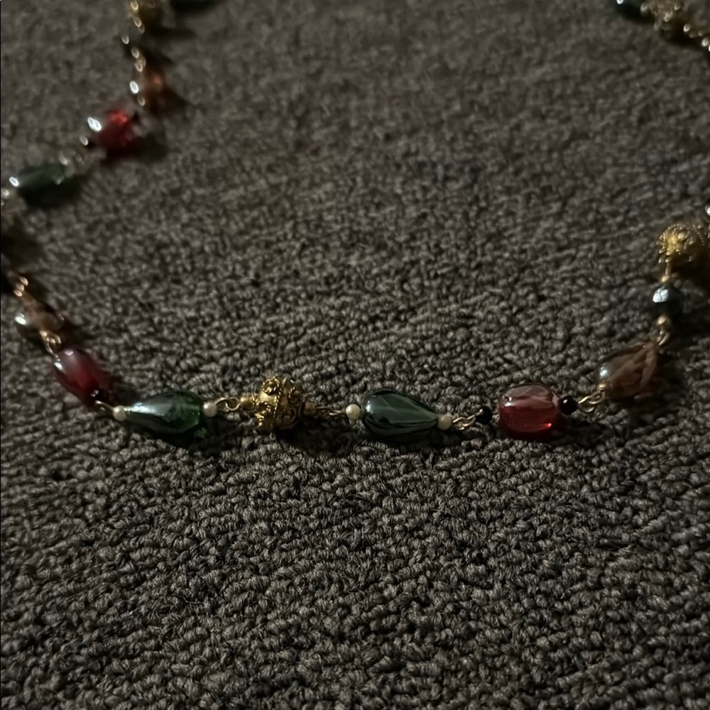 Elegant Multicolor Beaded Necklace - Picture 2 of 4